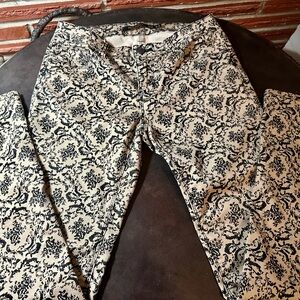 Iris Jeans Black & Cream Patterned Pants - Designed in LA - size 5 / 32 European